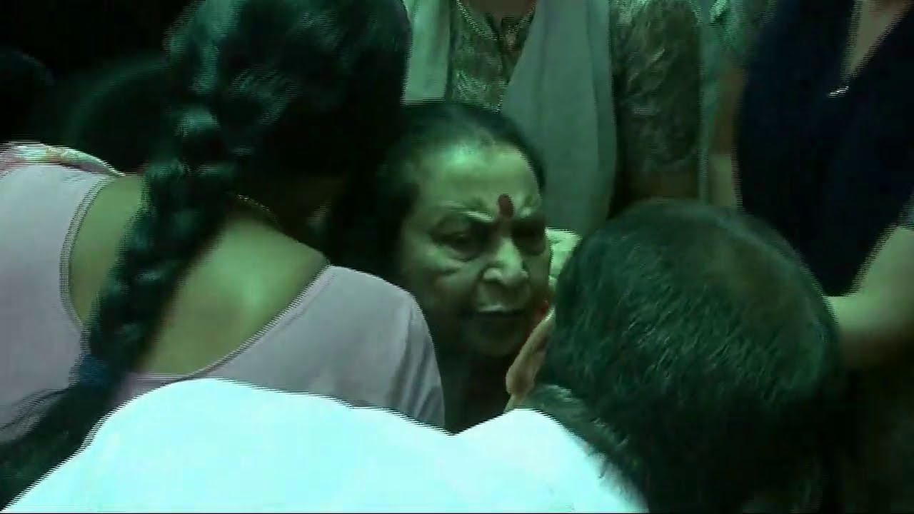 Travel of Shri Mataji Nirmala Devi,From Pune to Mumbai Airport Dt.20 th April 2007 ,Sahajayoga