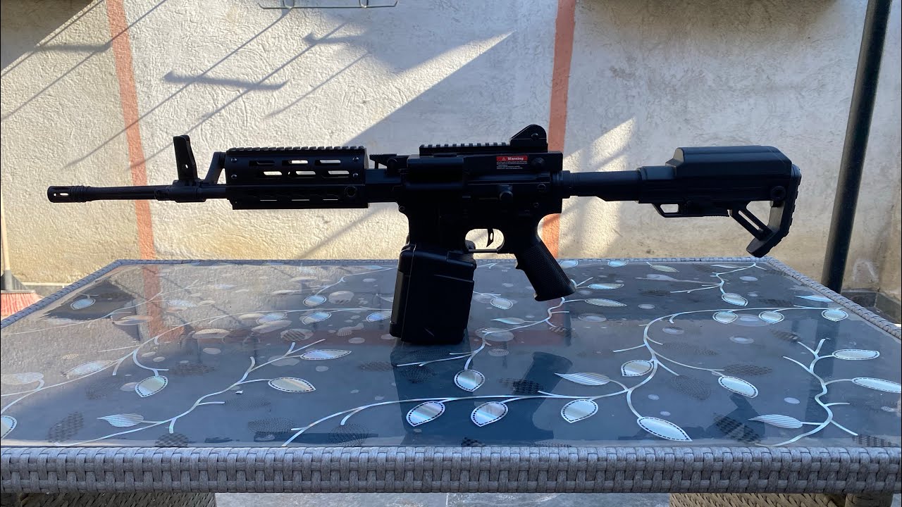 Airsoft: replică a mitralierei SAW M 249