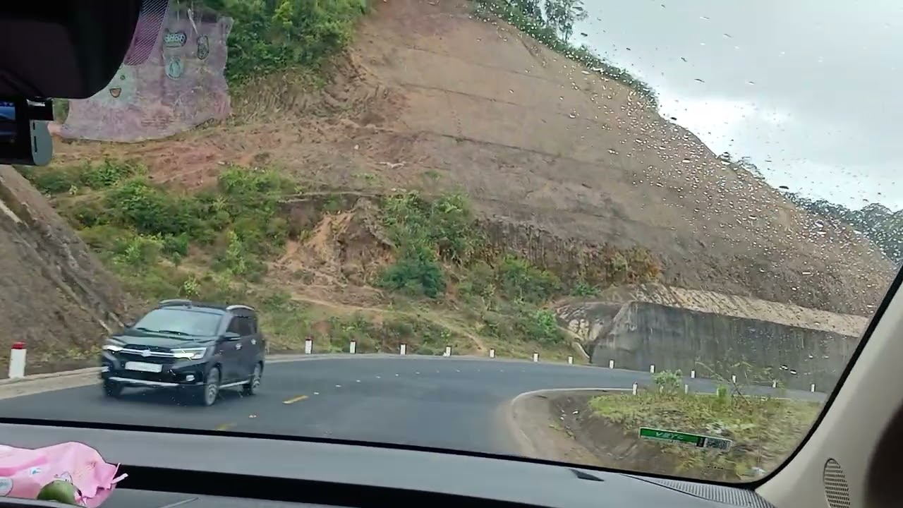 Đường lên Măng Đen