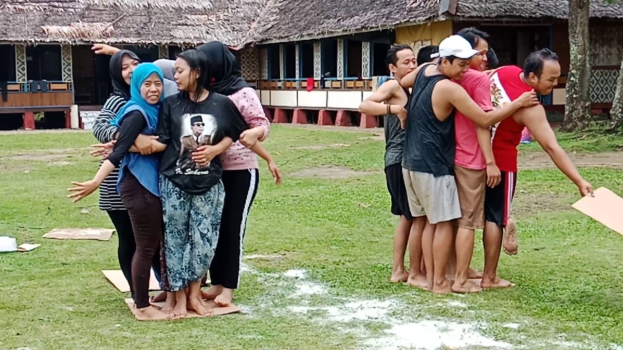Lomba estafet kardus