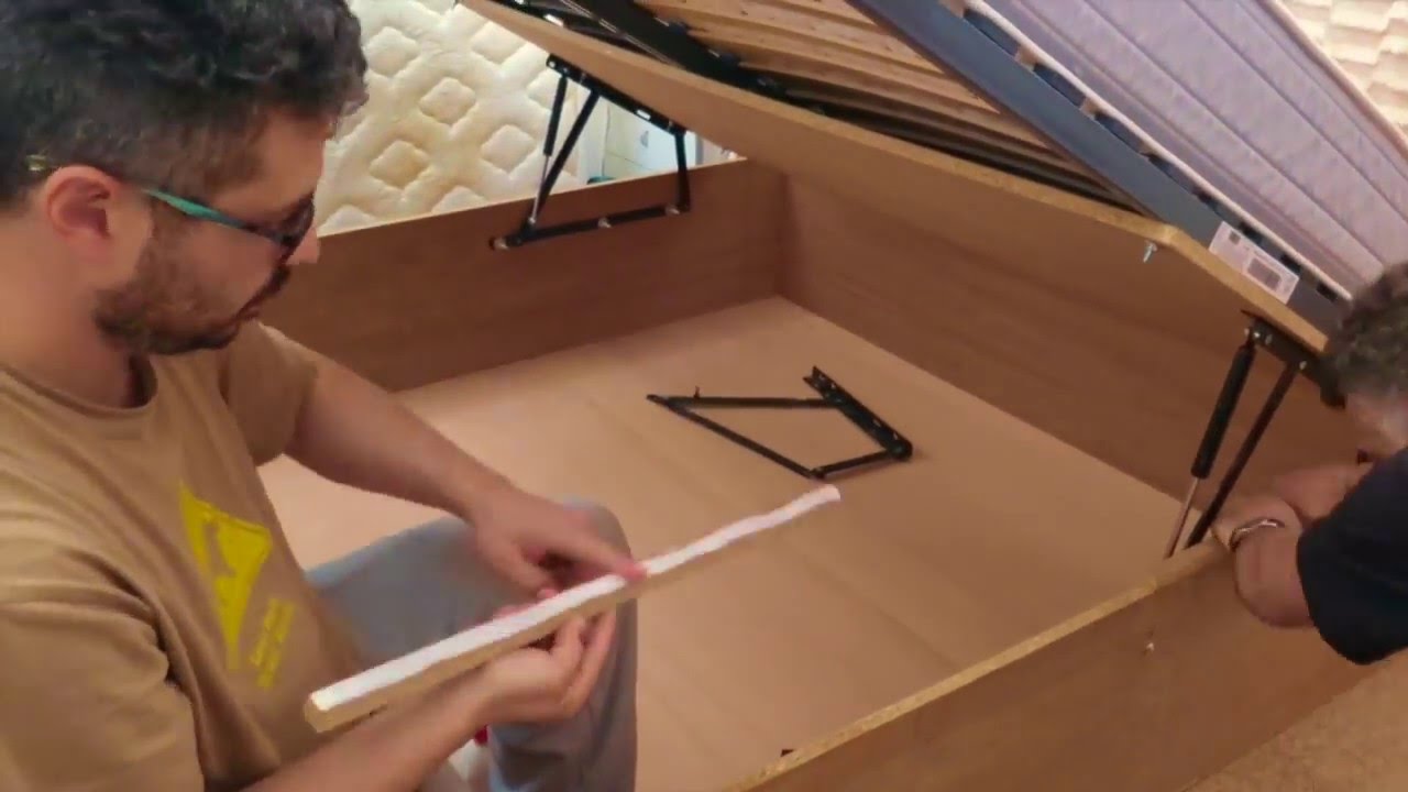 Fizemos uma Cama Box Container (ótima para guardar tralhas)
