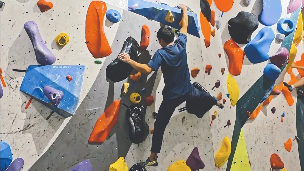 Gym Bouldering | Xiamen Fast Rock Climbing Gym