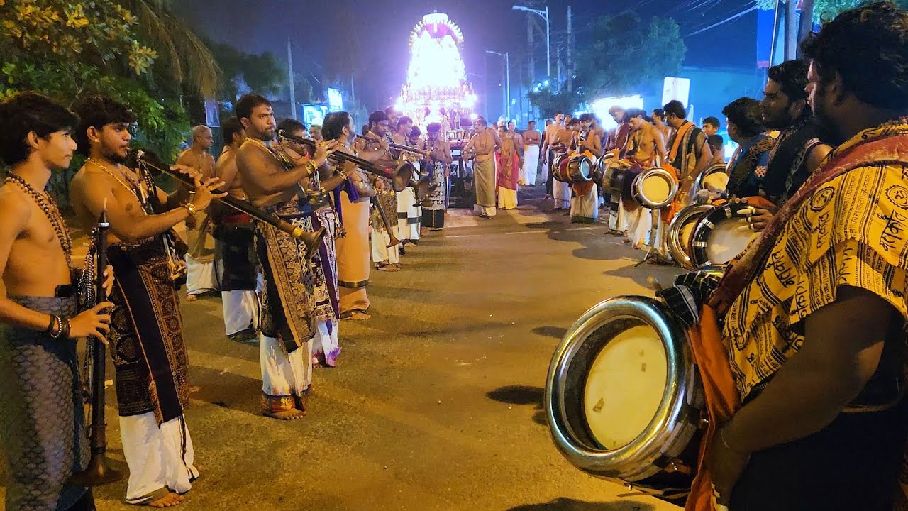 நேற்று இரவு-நடு வீதியில் வெளுத்து வாங்கிய யாழ்ப்பாண கலைஞர்கள்-Nallur Sivan Temple -Jaffna Srilanka.