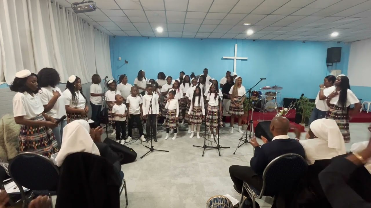 CONCERT  DE NOËL AVEC LES ENFANTS DE L' ECODI EN FRANCE