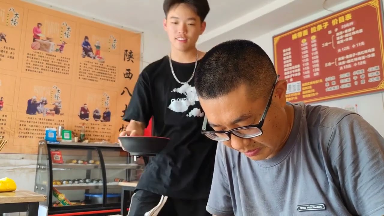 #西安美食 徒步秦岭又累又饿，在山脚下子午街道吃一盆蘸水面，饿的饥不择食