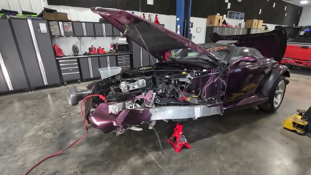 1999 Plymouth Prowler Part Out: J&J Auto Wrecking Test Video Stock 
