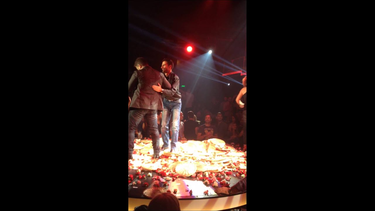 H πρόταση γάμου στην πρεμιέρα του Teatro!!!!!!