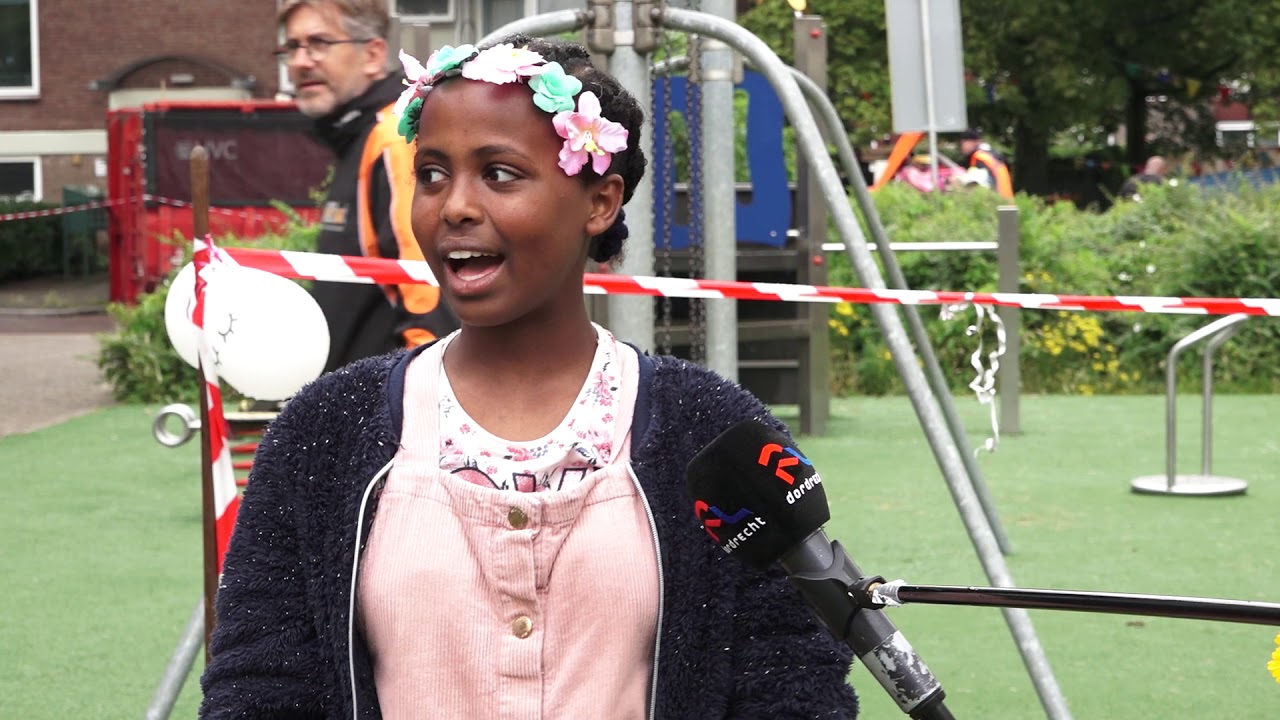Hekjes van de kidsclub beschermen bloemen in Crabbehof