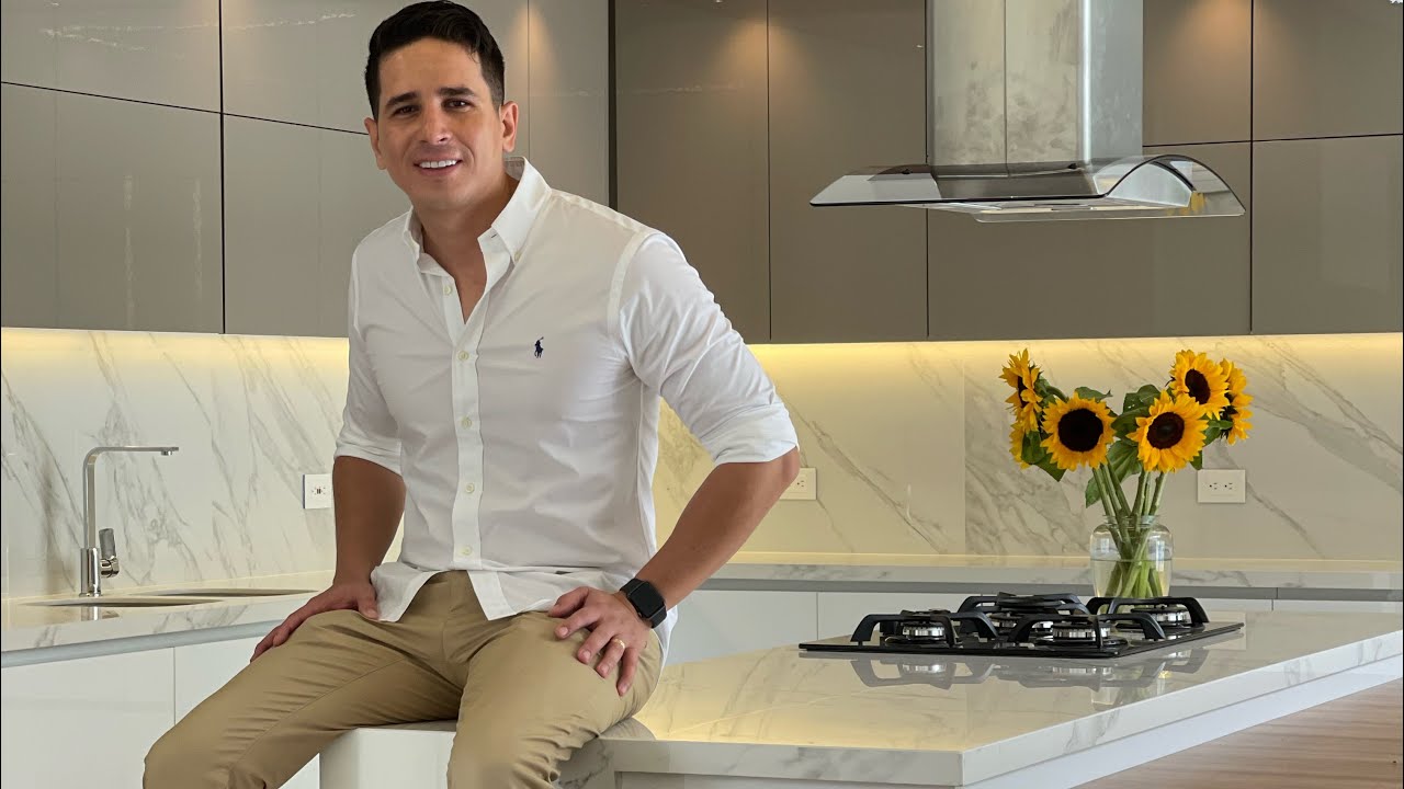 IDEA DE COCINA EN L CON ISLA Y LICORERA