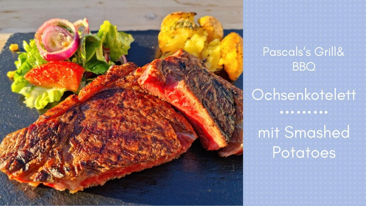 Ochsenkotelett mit Smashed Potatoes und selbstgemachter Sour Cream dazu Datteln im Speckmantel