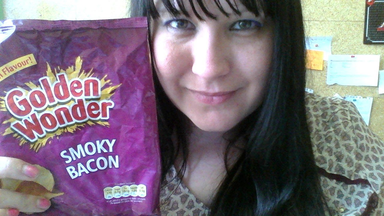 ASMR EATING CRISPS EATING SOUNDS VIDEO FOR TINGLES / RELAXATION