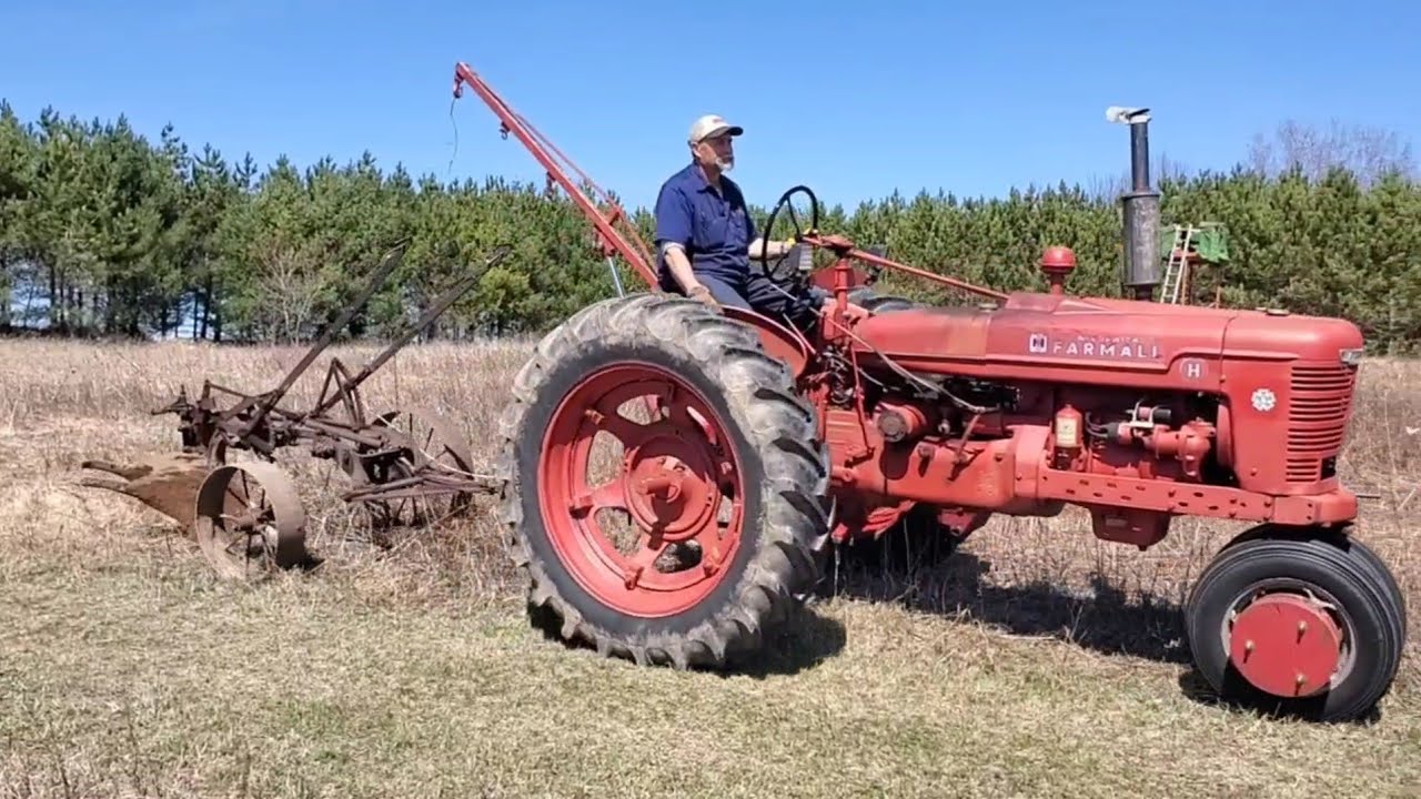 Plowing with the Farmall H and Little Genius Plow