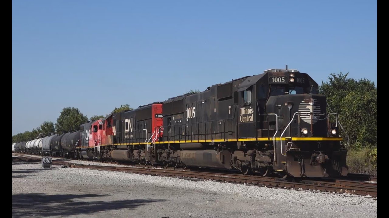 IC 1005 Leads L536 At Rockwell Avenue, Chicago, IL. 9-30-25