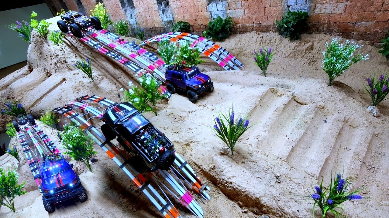 RC cars compete in sand mountain climbing, crossing steep slopes, brutal obstacles