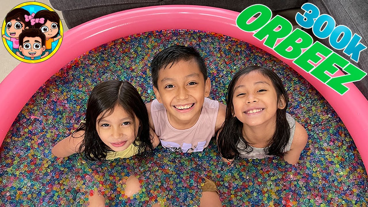 LLENAMOS NUESTRA ALBERCA DE ORBEEZ | Guzmancitos