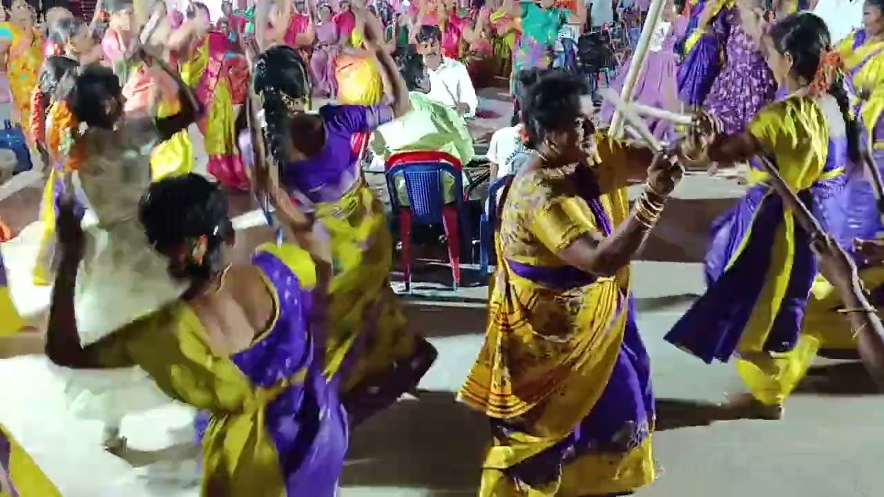 కోలాటం కోలాహలం చూసేయండి మరి