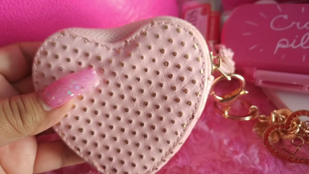 What's in My Pink Betsey Johnson Purse? Pink Themed/Girly Bag#2018💖🍭🌸🌟