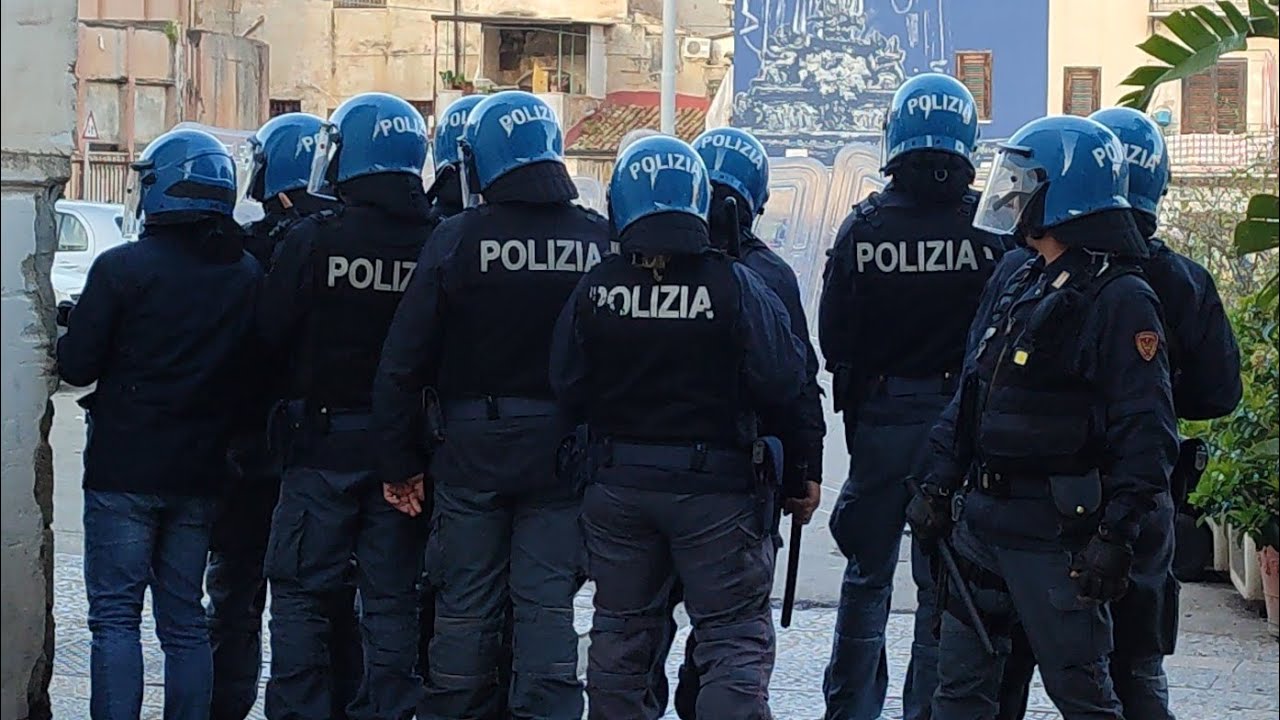 Arrivo reparto mobile polizia e vigili del fuoco ed intervento per le vampe di san Giuseppe Palermo