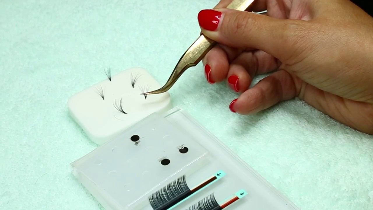 Eyelash Extensions: How to Create a Mega Volume Fan