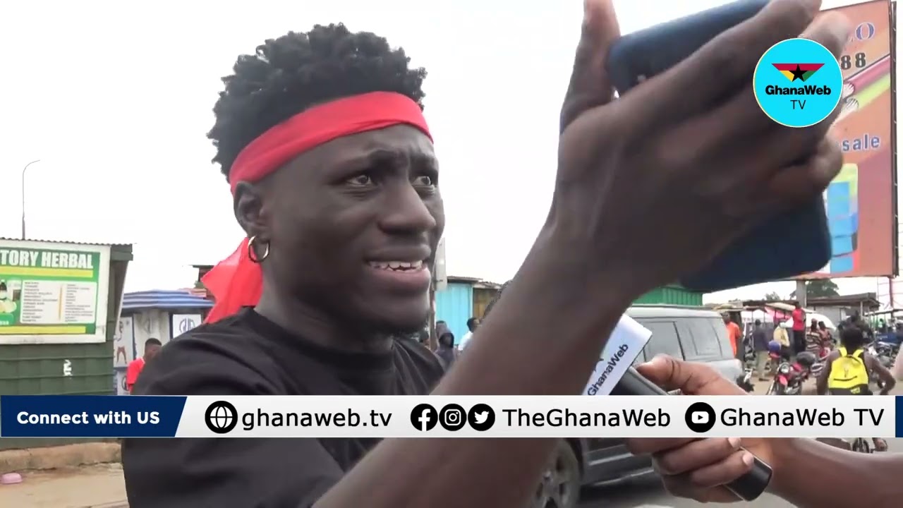 Watch as fans of Shatta Wale express displeasure with EOCO following artiste’s detention