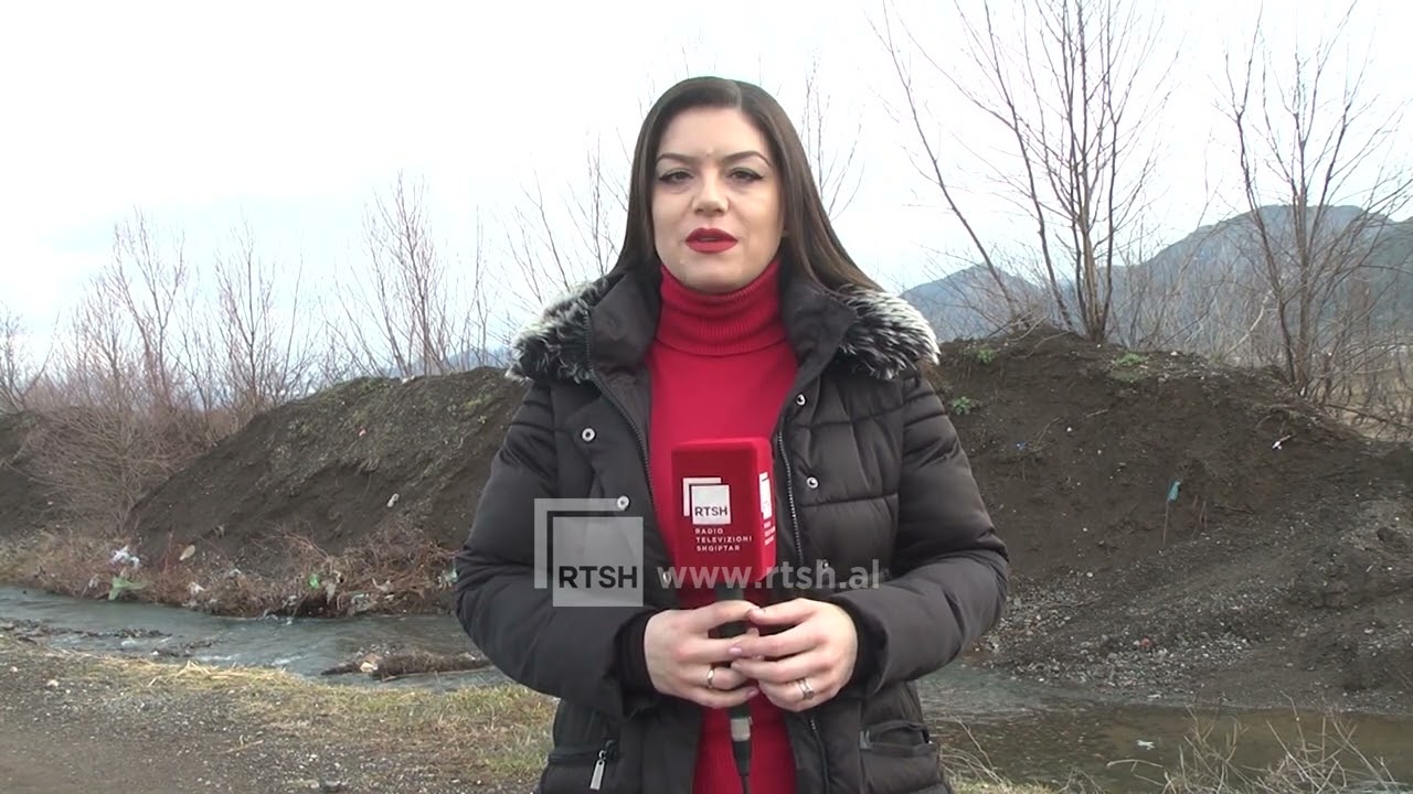 Pastrohet lumi në fshatin Dvoran, ndërhyhet për të shmangur përmbytjet e tokave bujqësore