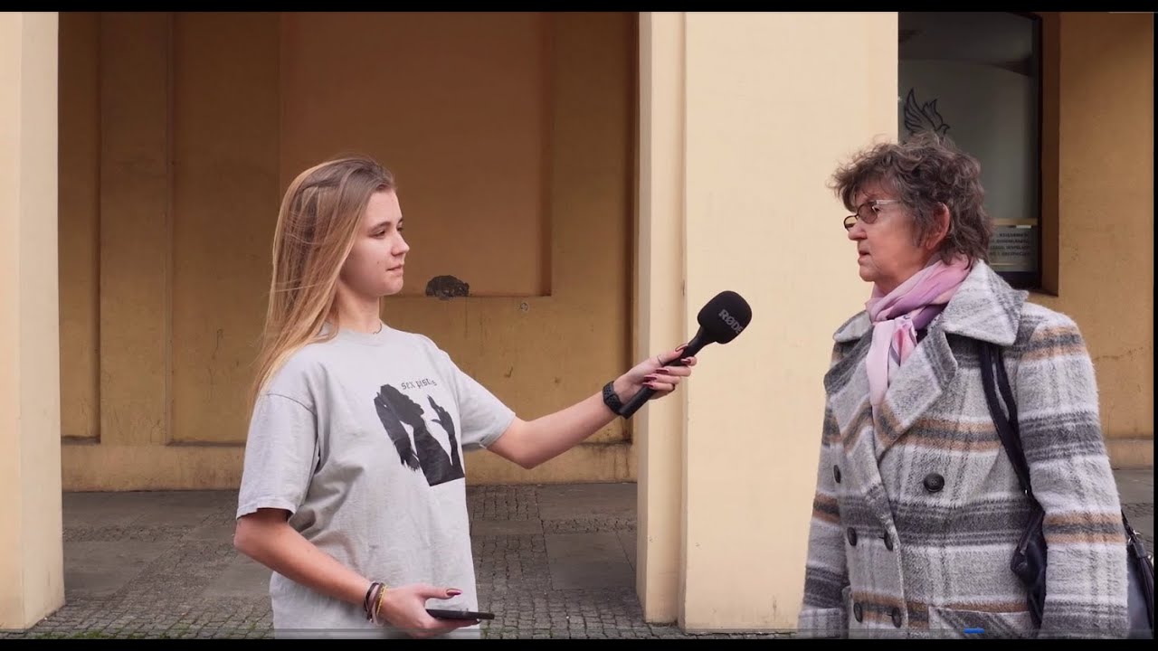 Czy Jan Paweł II jest autorytetem dla Polak&oacute;w? | Sonda