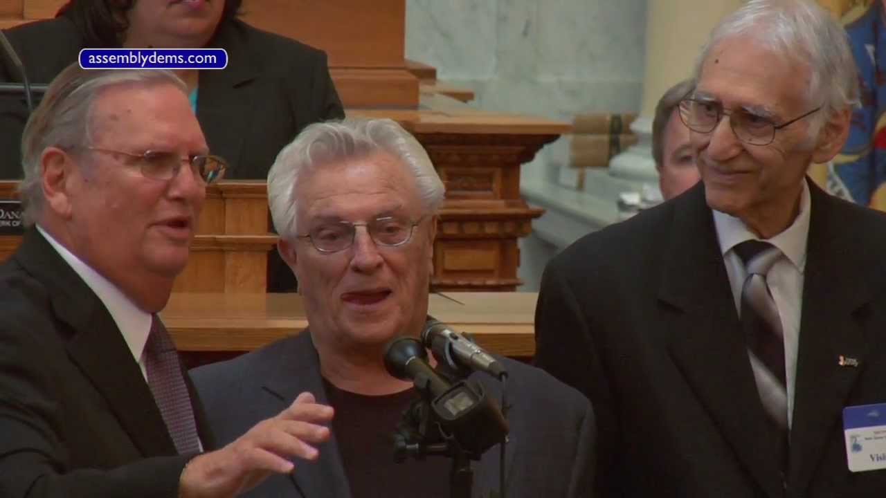 Caputo Honors 'Four Seasons' Founding Member Tommy DeVito on Floor of General Assembly