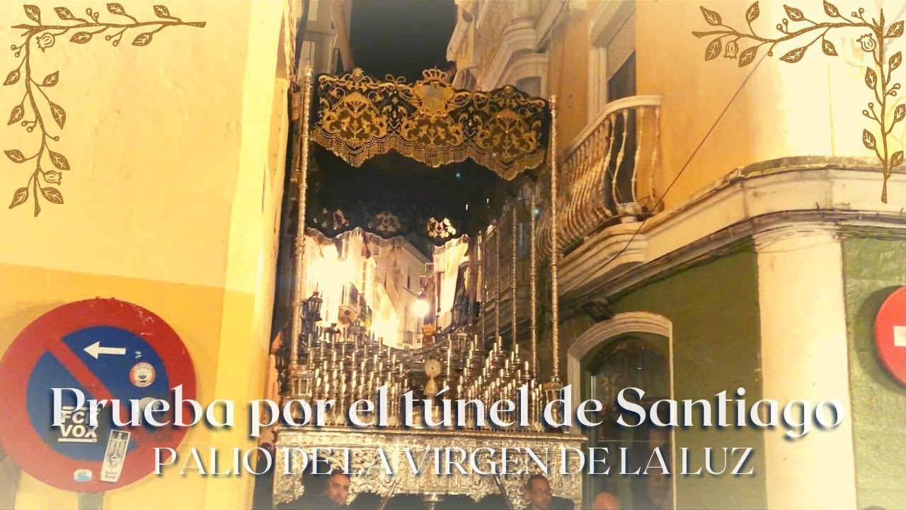 Prueba del palio de la virgen de la Luz -Las Aguas- por el Túnel de Santiago. Cádiz, cuaresma 2023.
