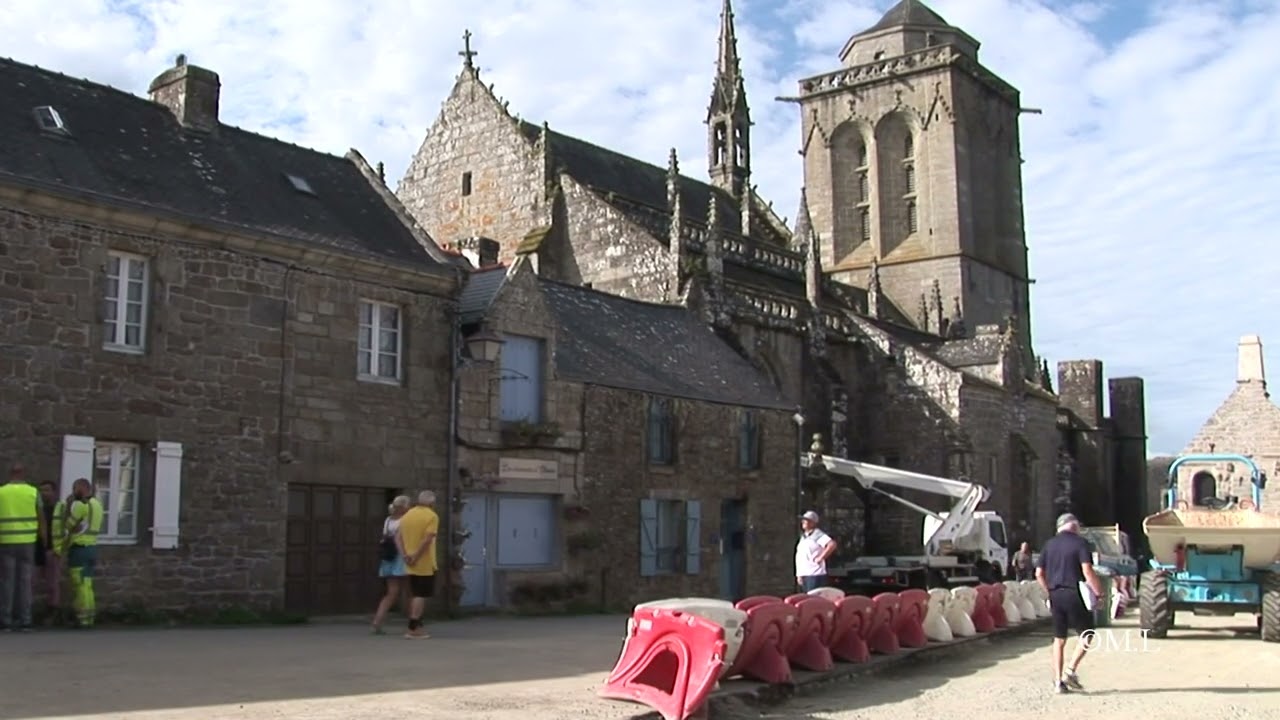 Finistère ,  LOCRONAN  , un village hors du temps ,,,