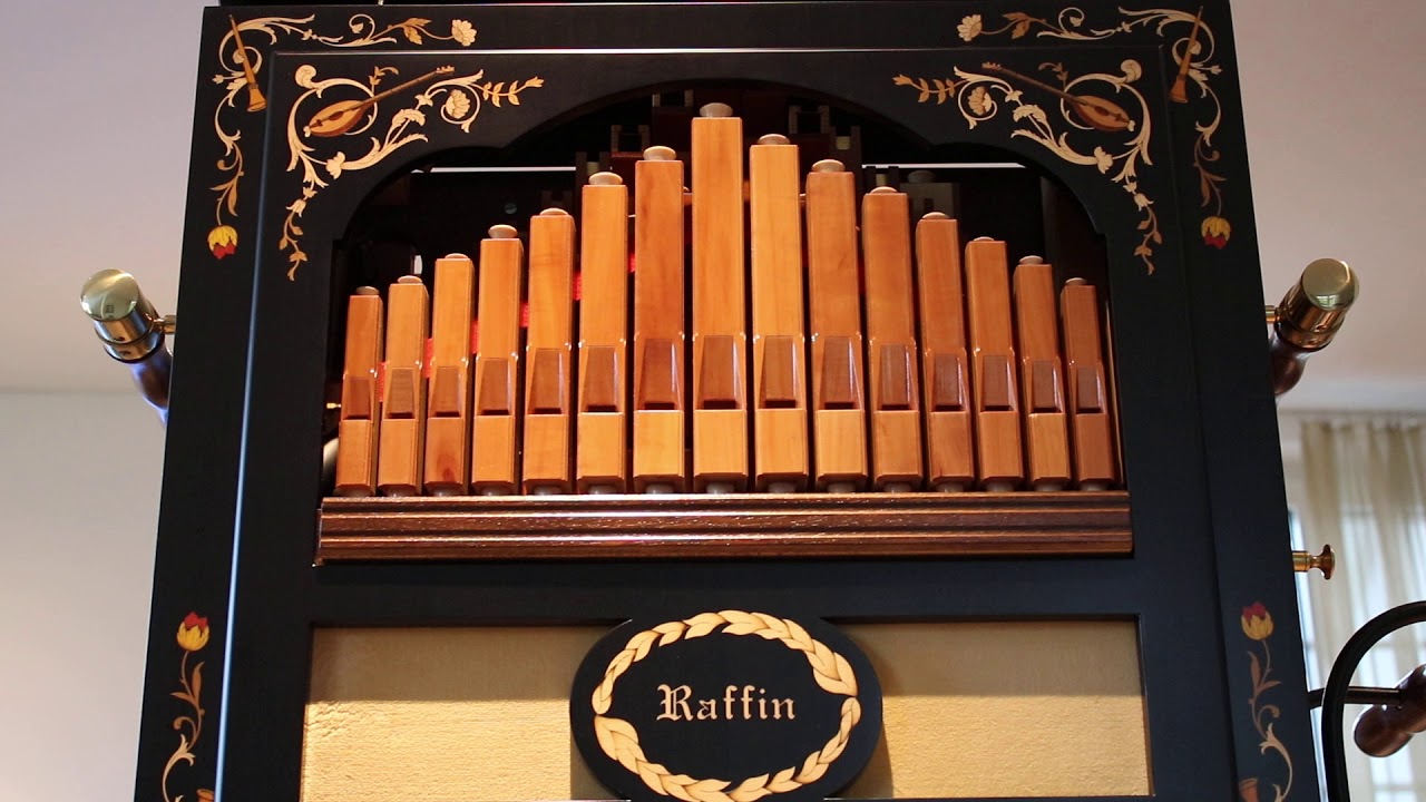 Drehorgel spielt bekannte Melodien