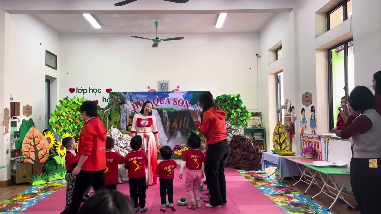 Tiết dạy thi gv giỏi “ nhận biết quả chuối, quả cam”. Trẻ 24-36 tháng
