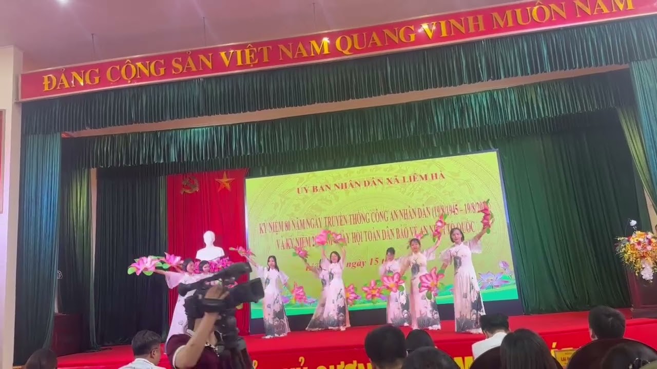 Những bông hoa trong vườn Bác- Trường MN Liêm Phong