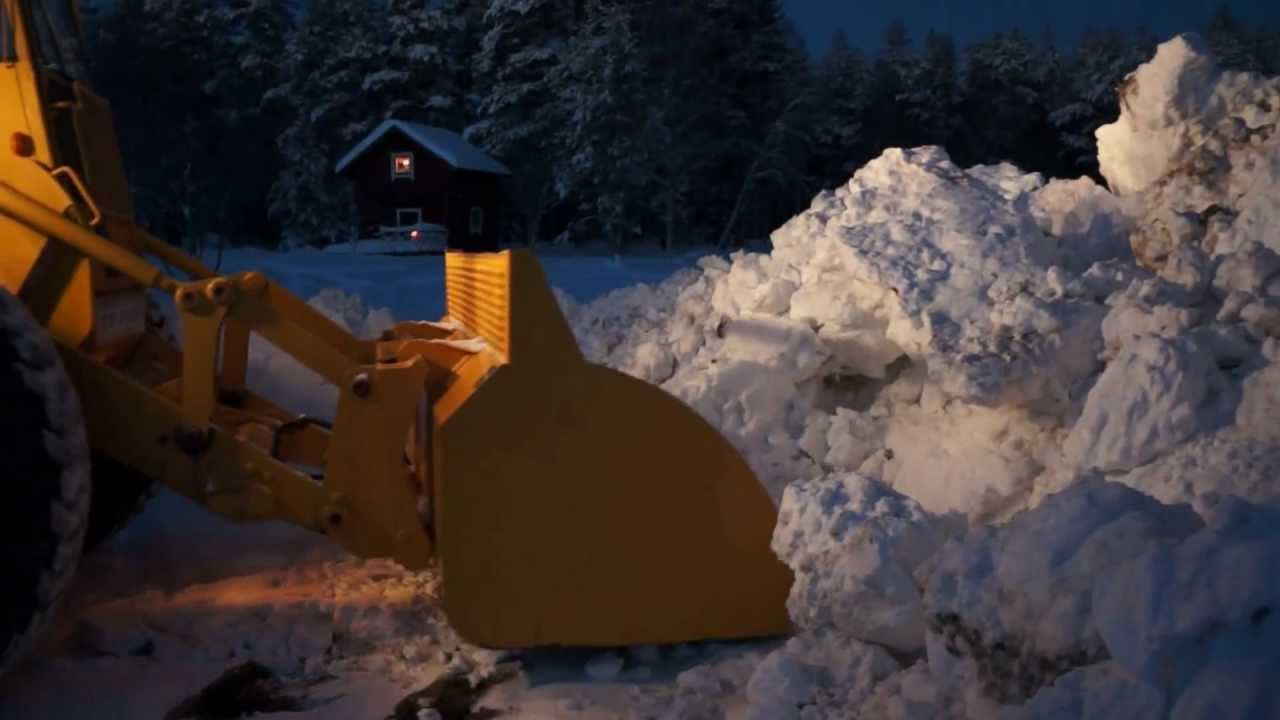 My father moving a pile of snow with the LM 840