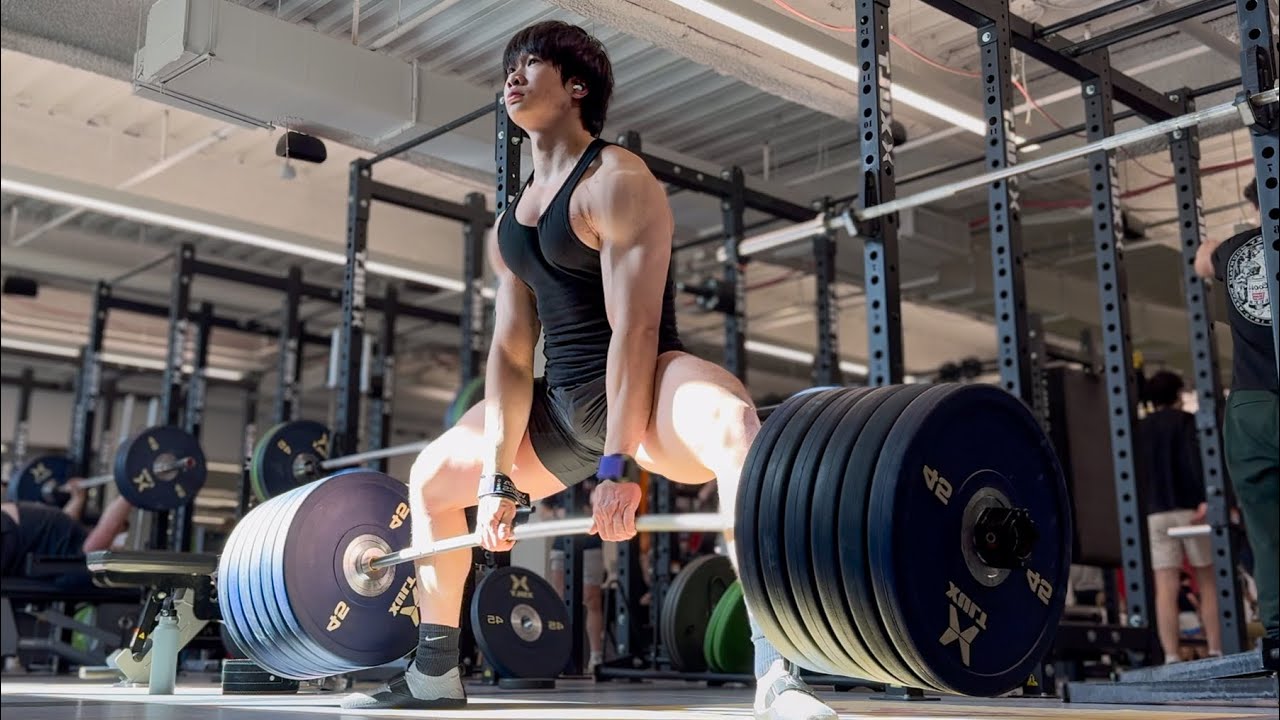 Freshman Deadlifts 600 and Bench 355 in College Rec Well Center | SP25 Bench 15 & Deadlift 1