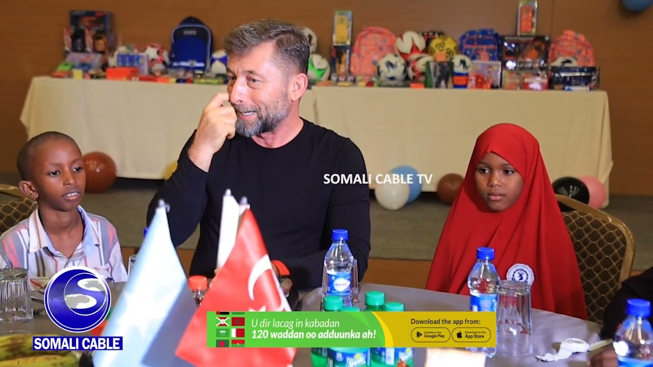 Shirkadda Favori oo afurin iyo casho u sameysay Caruurta Agoonta Booliiska Soomaaliyeed.