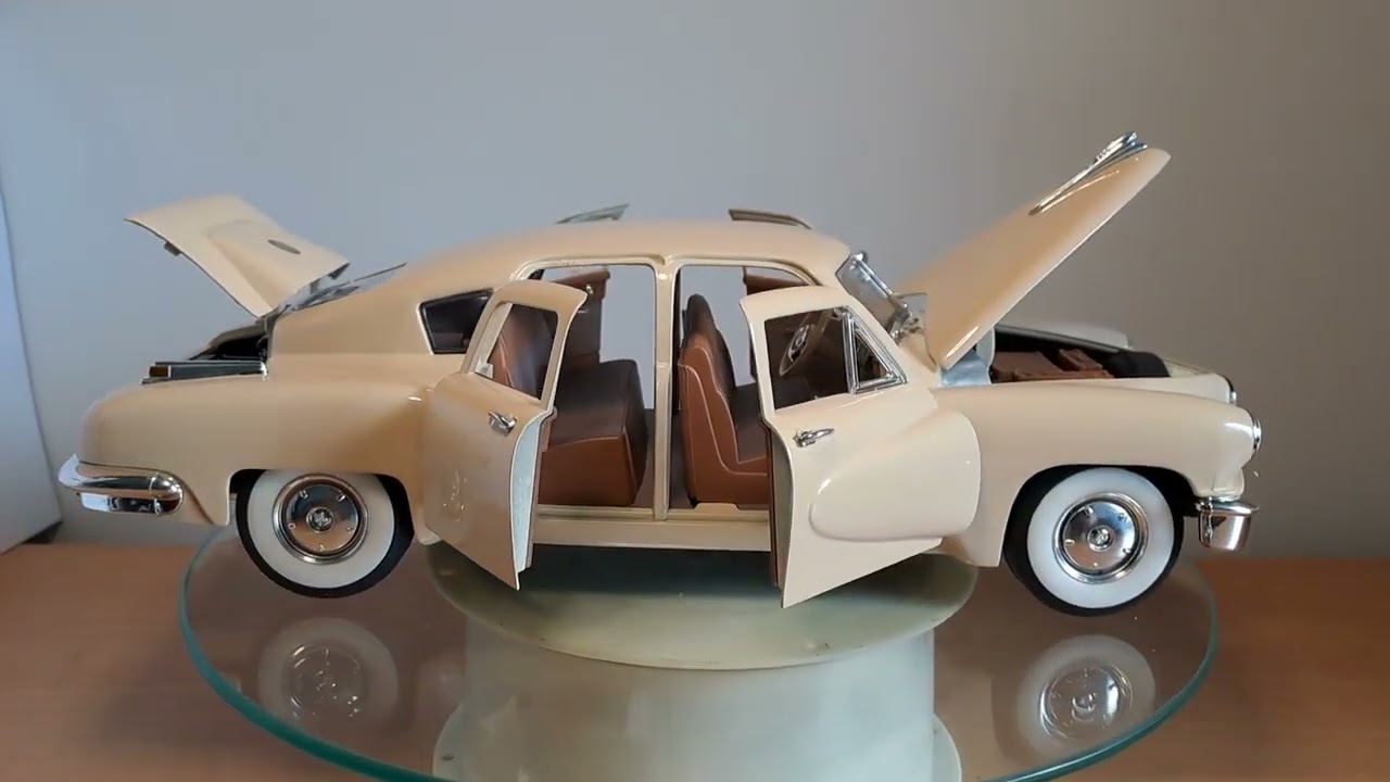 Tucker Torpedo 1948 Road Signature 1/18