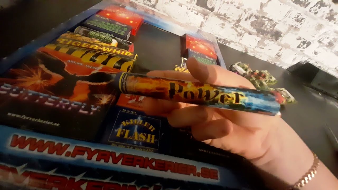 UNBOXING AV EXTREME PYRO PACK FRÅN FYRVERKERIMÄSTARNA!