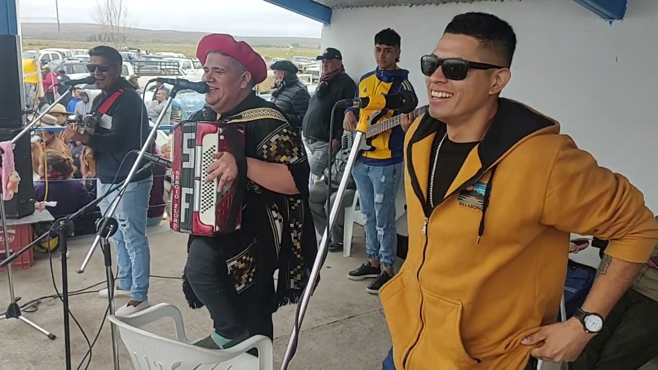 SERGIO FLORES EL RIONEGRINO DEL CHAMAME EN VIVO JINETEADA LOS MENUCOS 2024