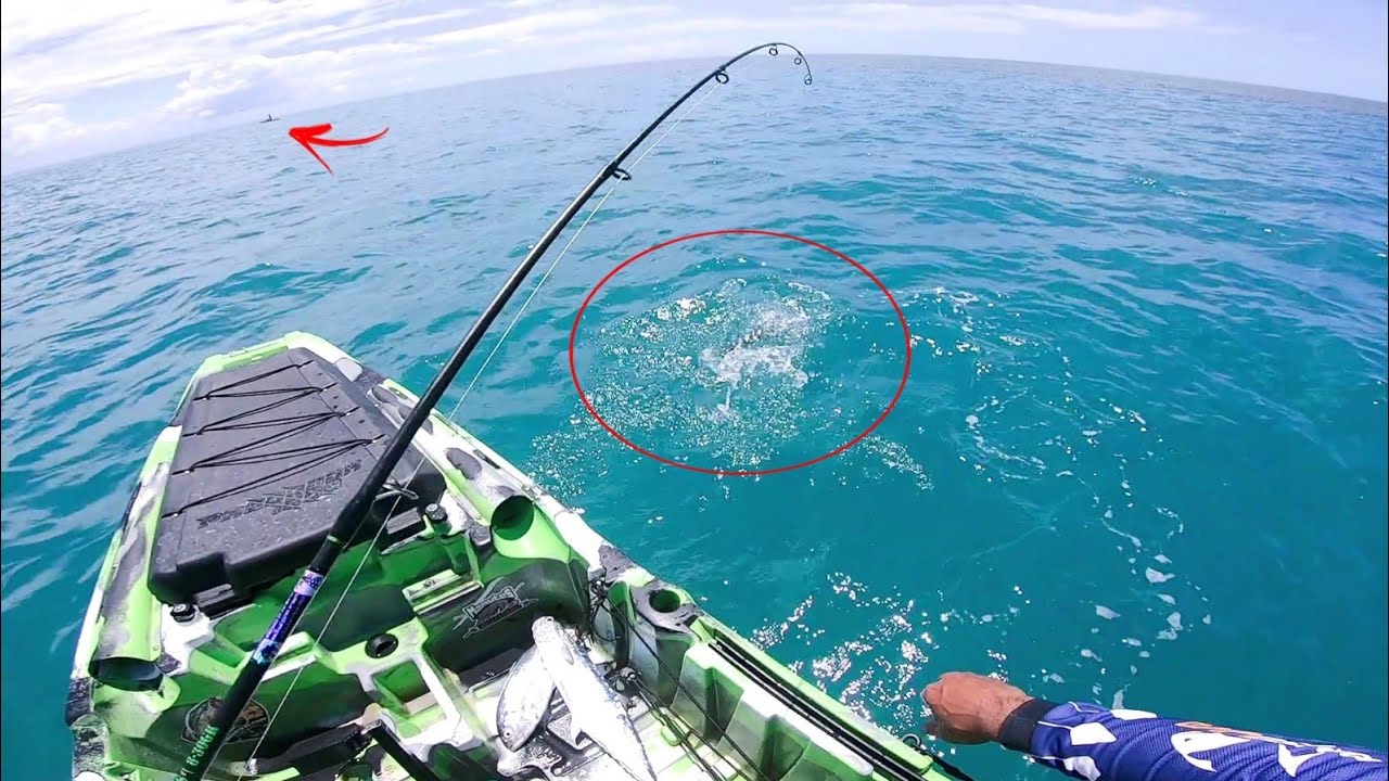 QUE SUFOCO!!! MINHAS PERNAS TRAVARAM TIVE QUE PEDIR AJUDA...pescaria de CAIAQUE em alto MAR.