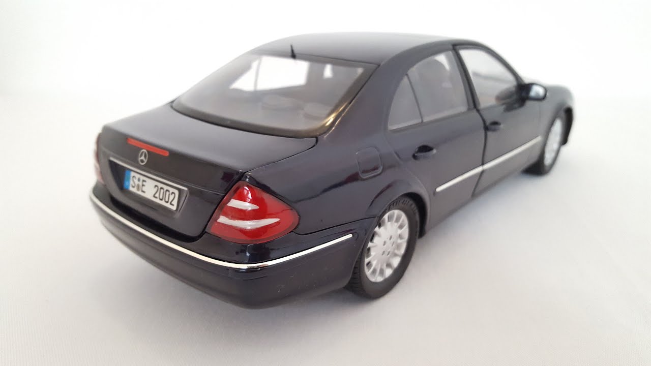 Cinematic Shots of Mercedes Benz E Class W211 | 1:18 Diecast Model by Kyosho