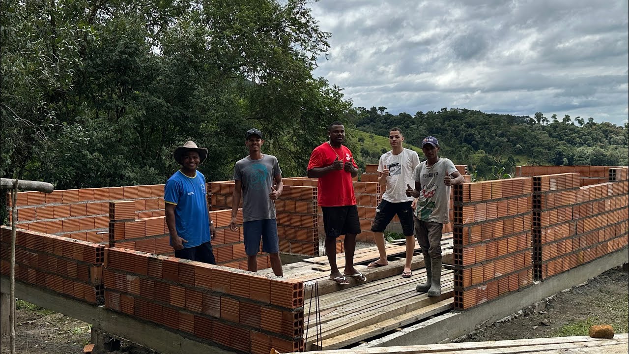 Olha só o andamento da obra no sítio ￼ tá ficando bom demais graças a Deus🙏
