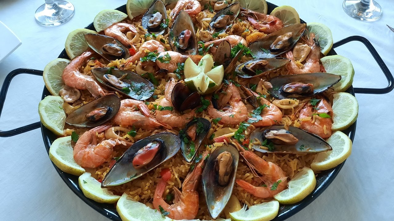 Paella بايلا بفواكه البحر و الأرز البسمتي على الطريقة الإسبانية  لذيذة و سريعة التحضير