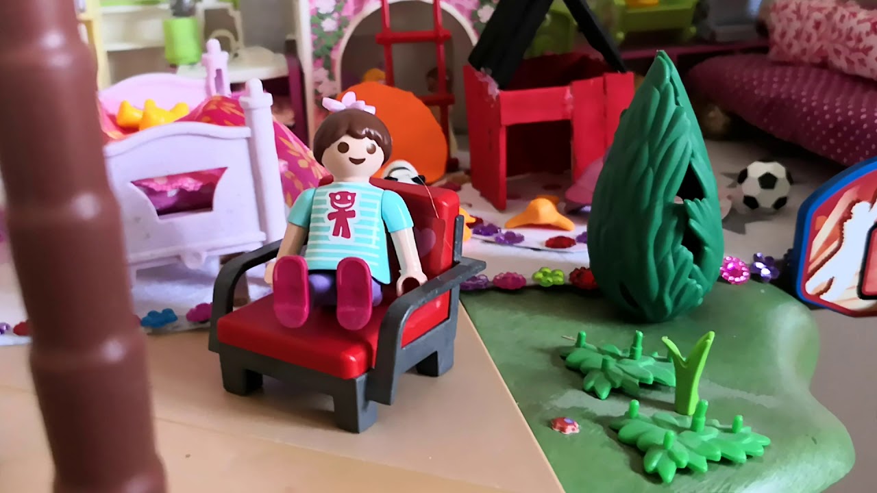 Chloé en français présente une histoire Playmobil : Marie-Lou ne mange rien (Partie 1)😱😭