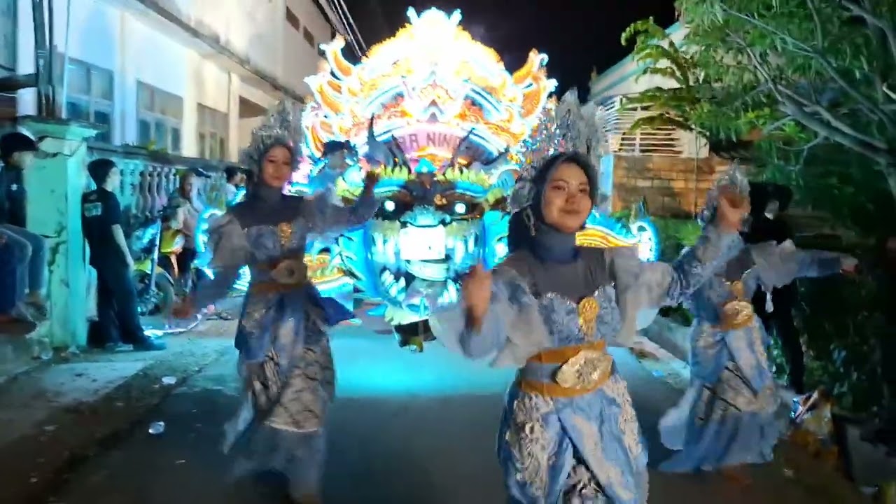 Puspa ningrum di festival rawasan jenu tuban gayeng pollll trio penari cuantik cuantik....