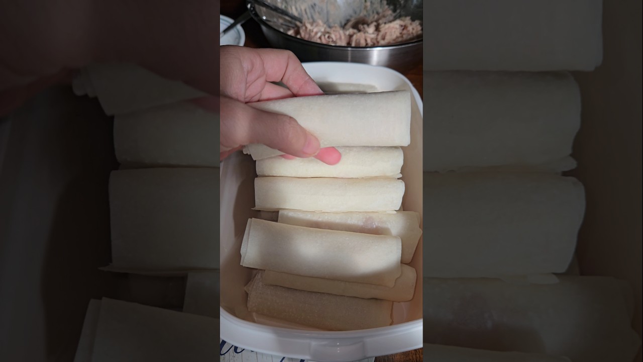 C&aacute;ch cuốn chả gi&ograve; đơn giản đẹp đều nhau cho người mới học cuốn cũng l&agrave;m được