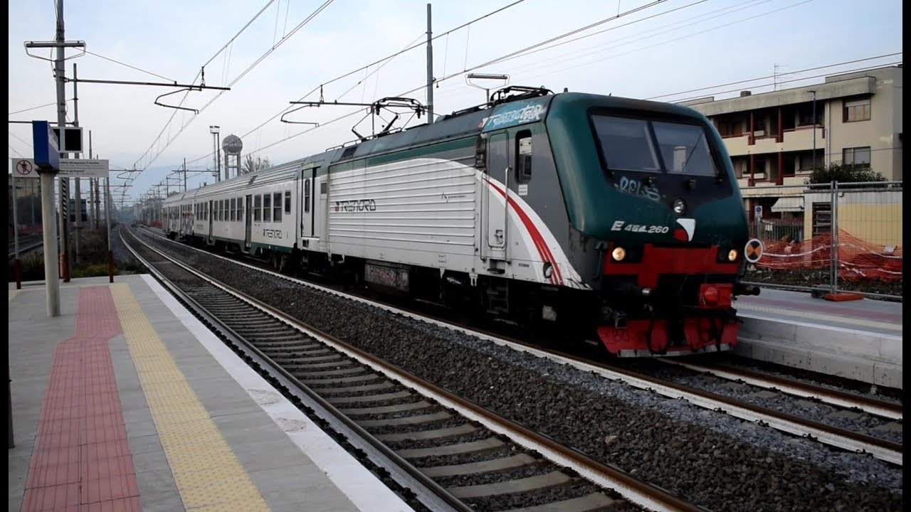 Treni in un grigio ma trafficato pomeriggio!!!