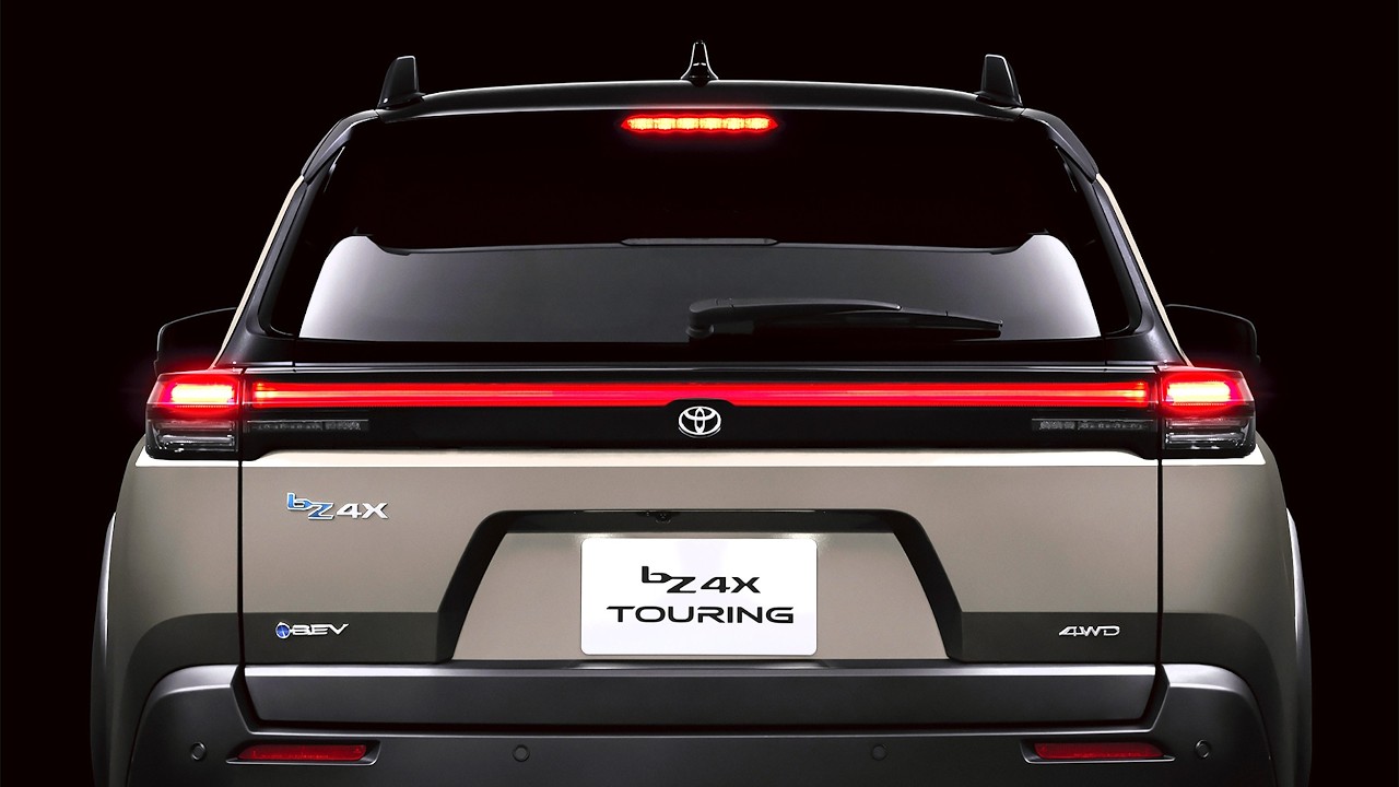 Toyota bZ4X Touring 2026 года — это стильный внедорожник в кузове универсал.