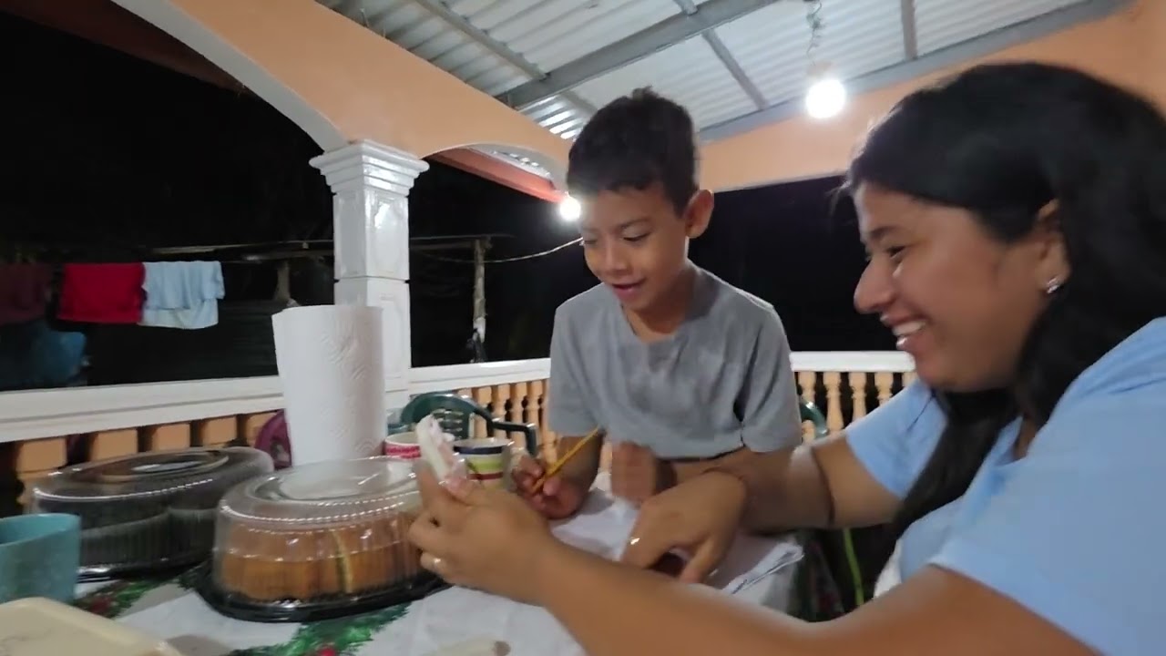 Asi la pasamos cuando me vicita don Mario y niña Beatris 🤗🤗