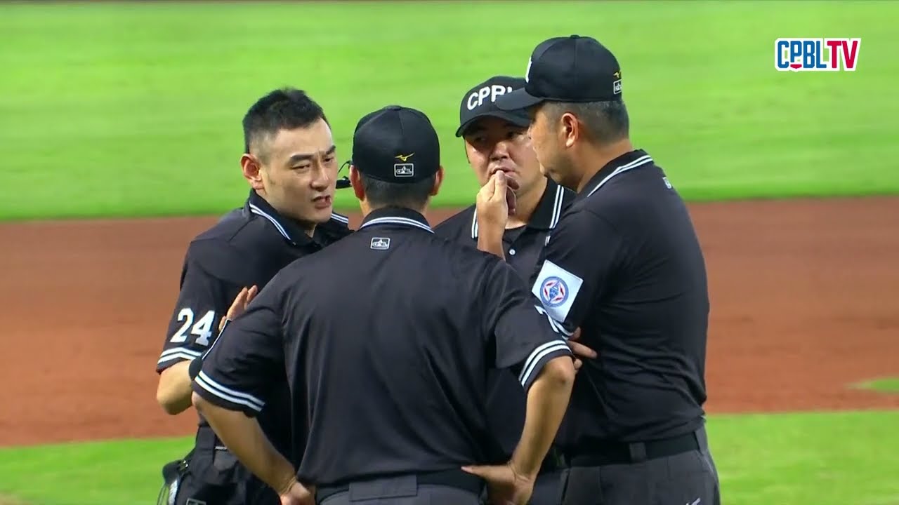 09/09 富邦 VS 中信 六局下，針對岳政華的打擊，中信提出挑戰，判定戴培峰妨礙打擊，再度形成滿壘