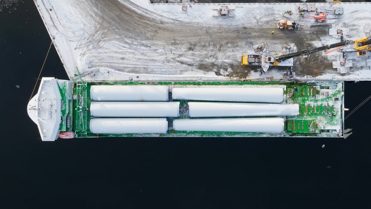 Ecomar discharging windmill tower sections in K&ouml;pmanholmen, Sweden